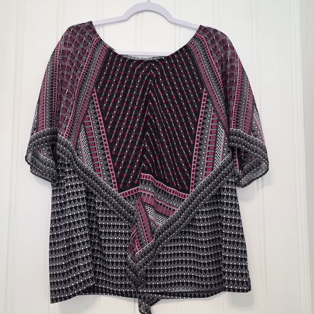 AGB Woman Geometric Overlay Top – Women’s 2X